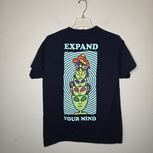 aLab Alien Mushroom Expand Your Mind Graphic Tee Size Medium - Picture 3 of 6